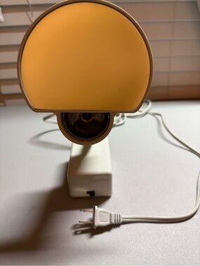 White magnifying vanity makeup mirror with Light